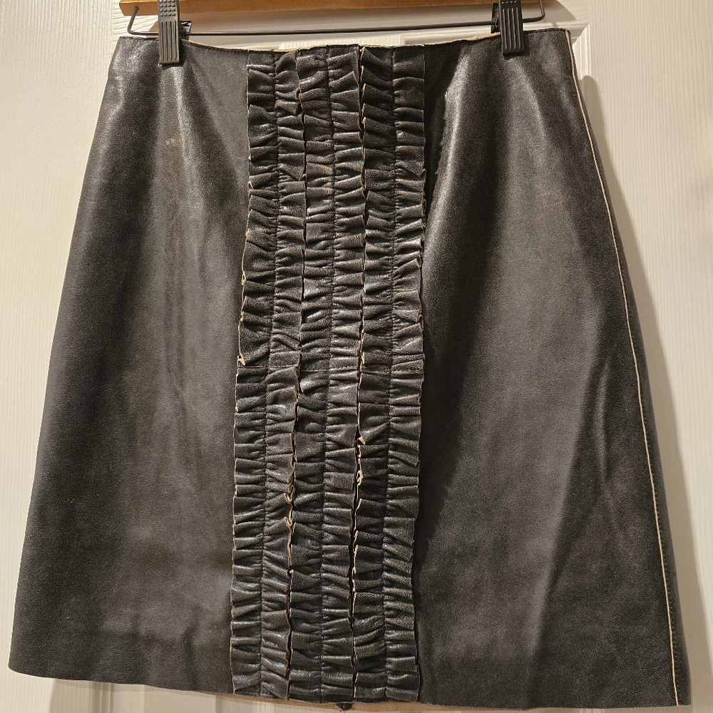 Elegant Grey Leather Skirt